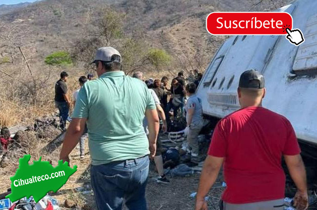 Autobús con 42 Pasajeros que Iba a Balneario Volcó sobre Carretera: Hay Muertos y Heridos